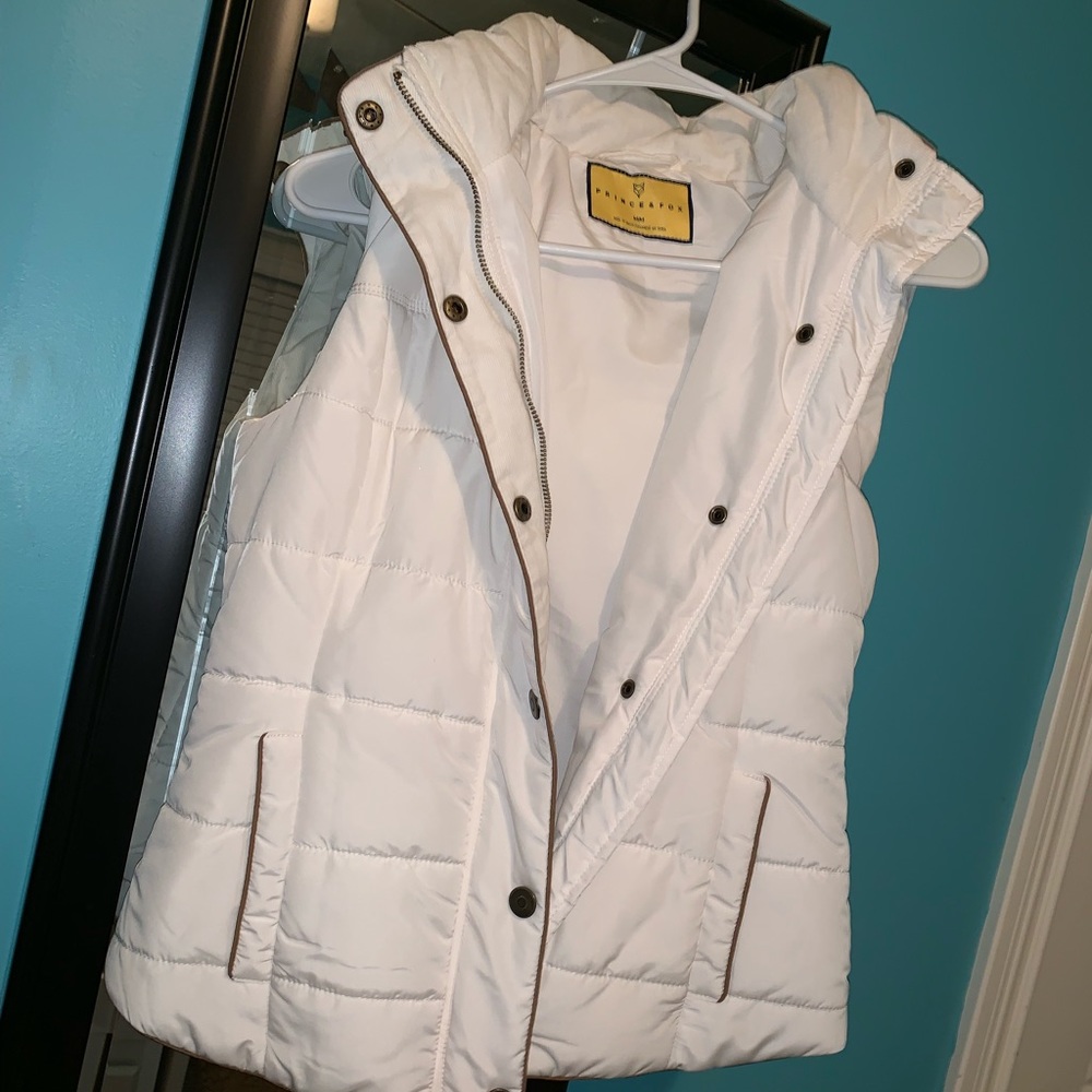 White prince & fox puffer vest